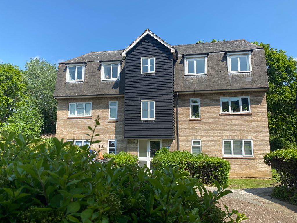 2 bed flat for sale in Menzies Avenue, Laindon, Basildon SS15, £160,000