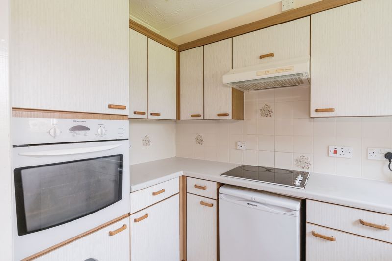 2 bed flat for sale in Pendene Court, Wolverhampton WV4, £130,000