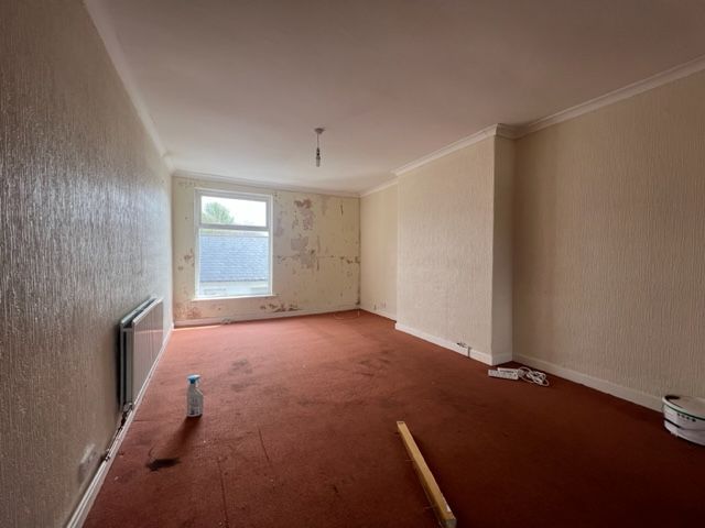 1 bed flat for sale in B Broad Street, Blaenavon, Pontypool NP4, £32,000