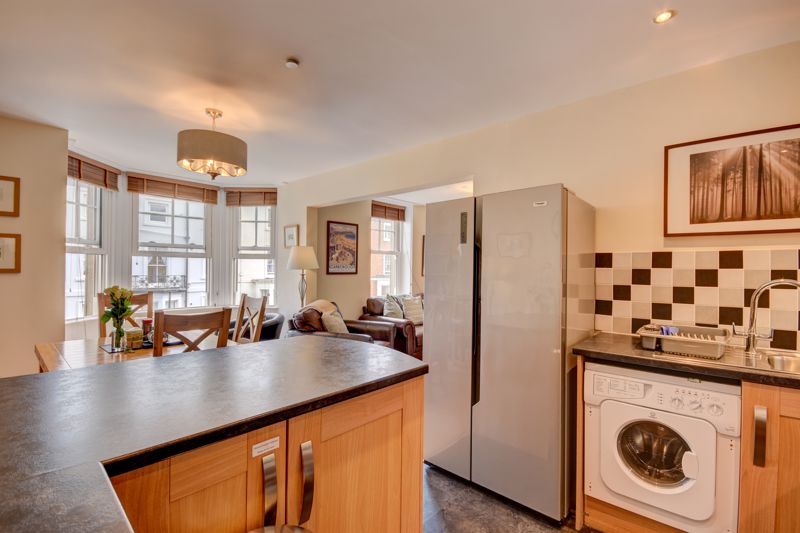 2 bed flat for sale in Crescent Avenue, Whitby YO21, £315,000