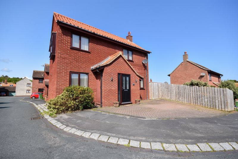 3 bed detached house for sale in Pannett Way, Whitby YO21, £295,000