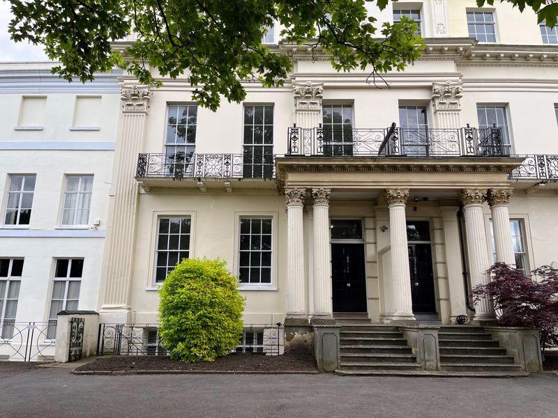 1 bed flat for sale in Bath Road, Cheltenham GL53, £165,000
