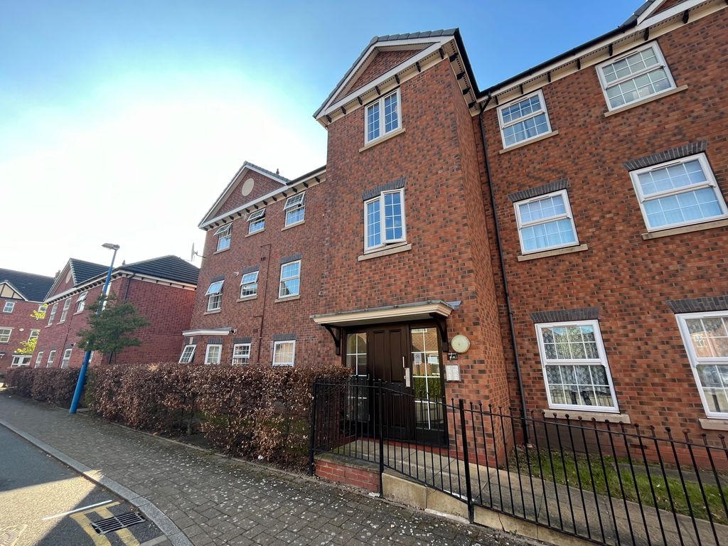 2 bed flat for sale in Creed Way, West Bromwich B70, £110,000