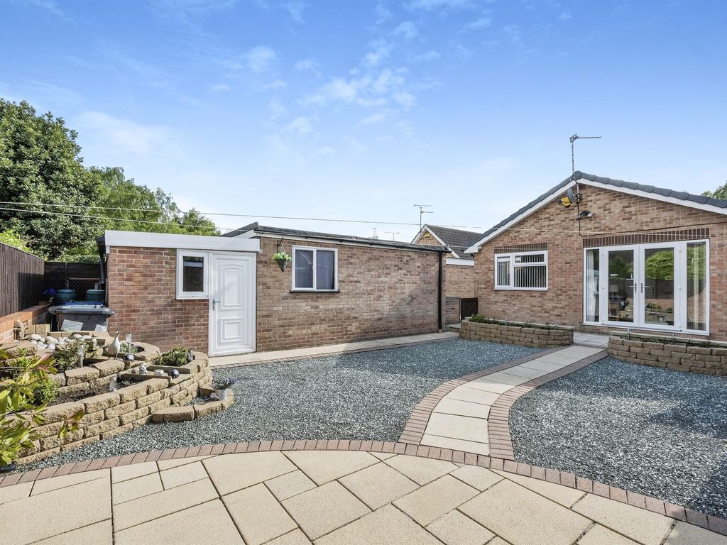 3 bed detached bungalow for sale in Greenfield Close, Barnby Dun, Doncaster DN3, £260,000