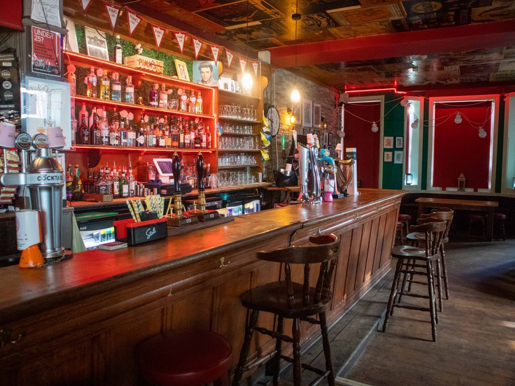 Pub/bar for sale in Hampshire Court, Upper St. James's Street, Brighton BN2, £125,000