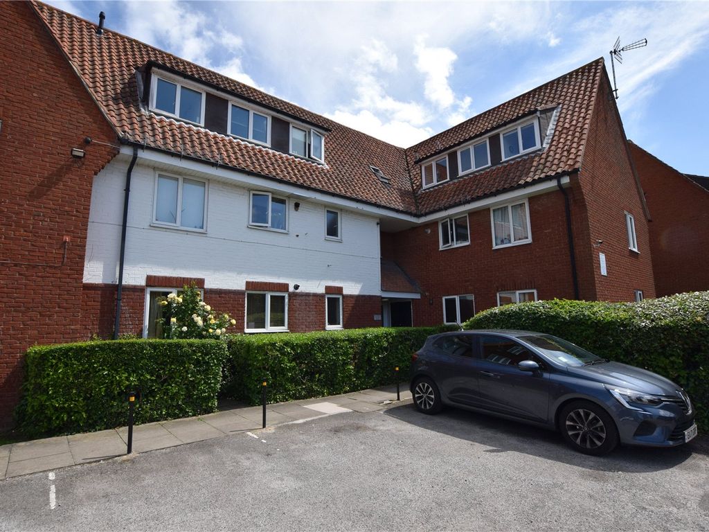 2 bed flat for sale in Littlecroft, South Woodham Ferrers, Chelmsford, Essex CM3, £195,000