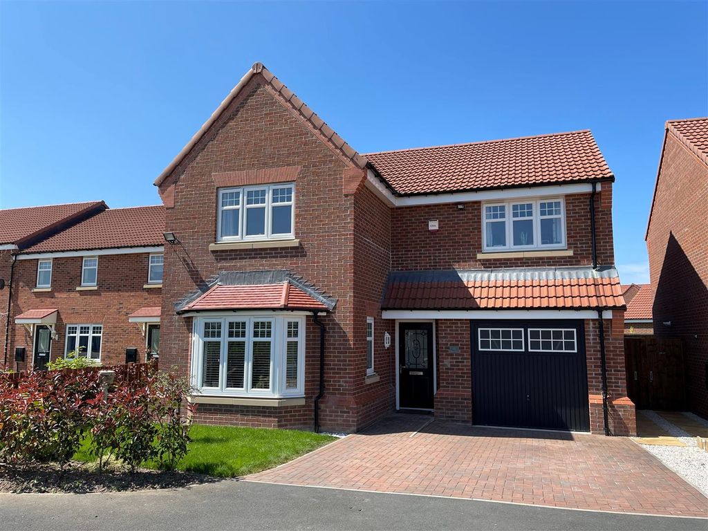 4 bed detached house for sale in Bray Court, Shireoaks, Worksop S81, £330,000