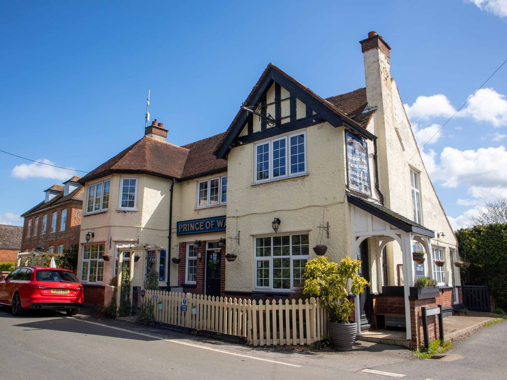Pub/bar for sale in Maypole, Canterbury CT3, £495,000