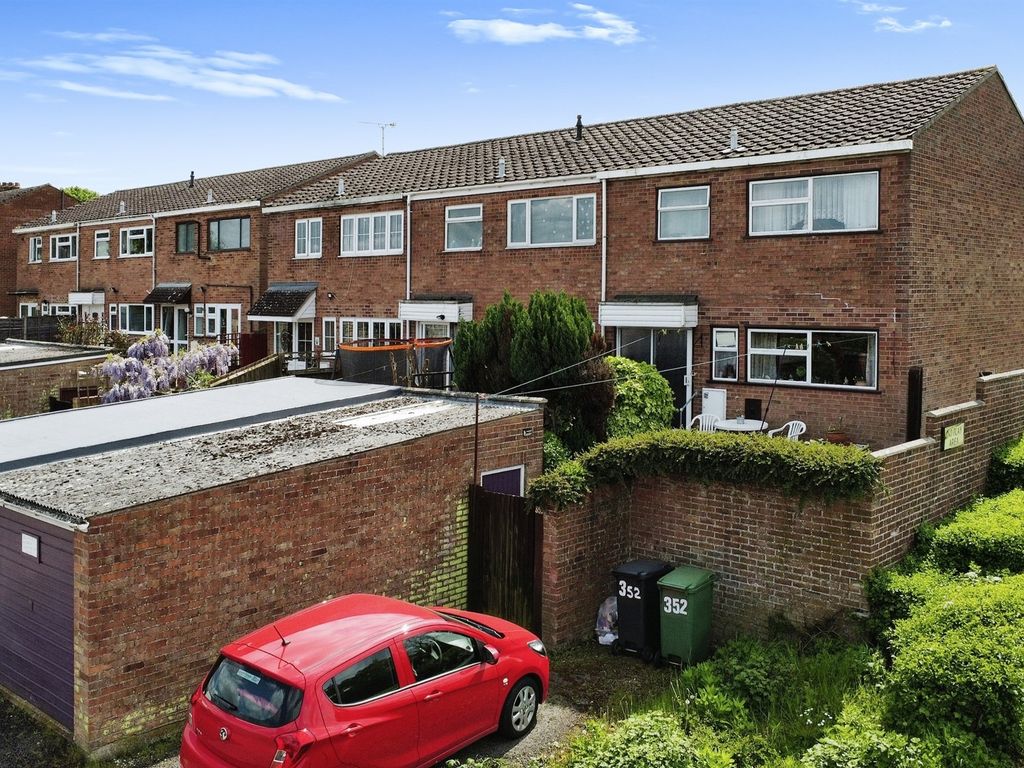 3 bed end terrace house for sale in Panfield Lane, Braintree CM7, £260,000