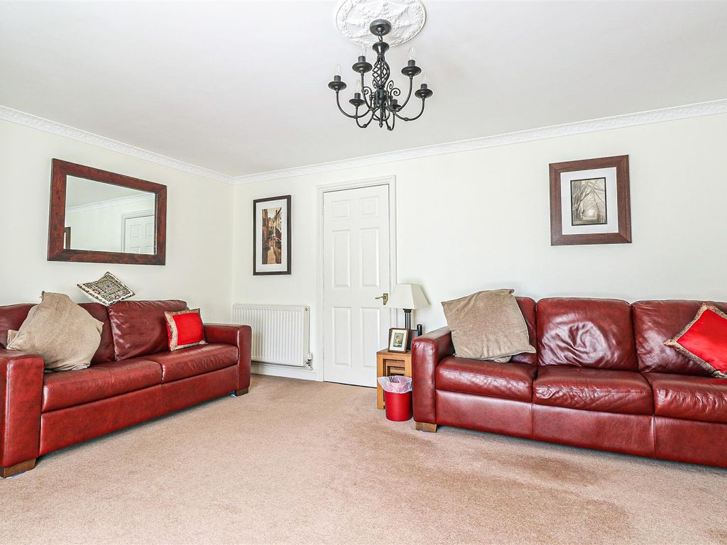2 bed flat for sale in Knowsley Road, Southport PR9, £120,000