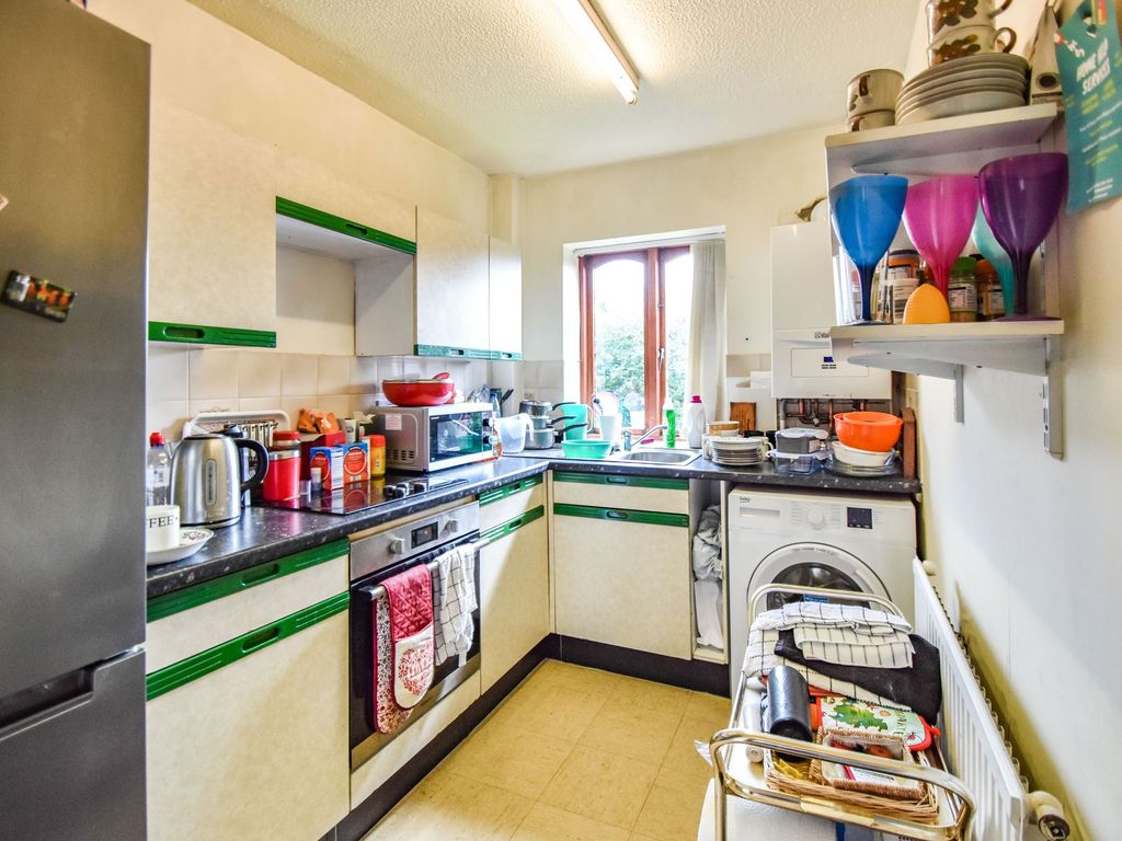 1 bed flat for sale in Pilkington Drive, Whitefield M45, £70,000