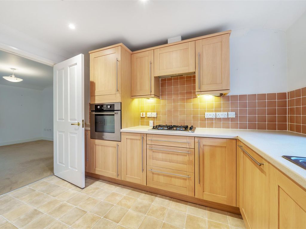 2 bed flat for sale in Gatchell Oaks, Trull, Taunton TA3, £149,999