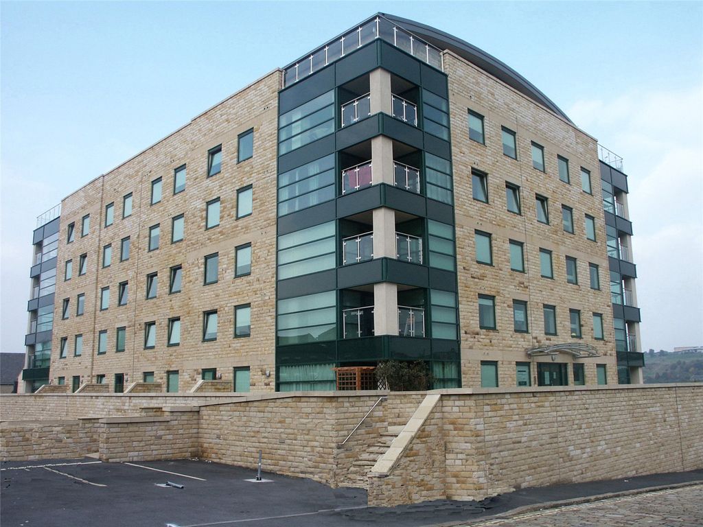 2 bed flat for sale in Stone Street, Bradford, West Yorkshire BD1, £68,000