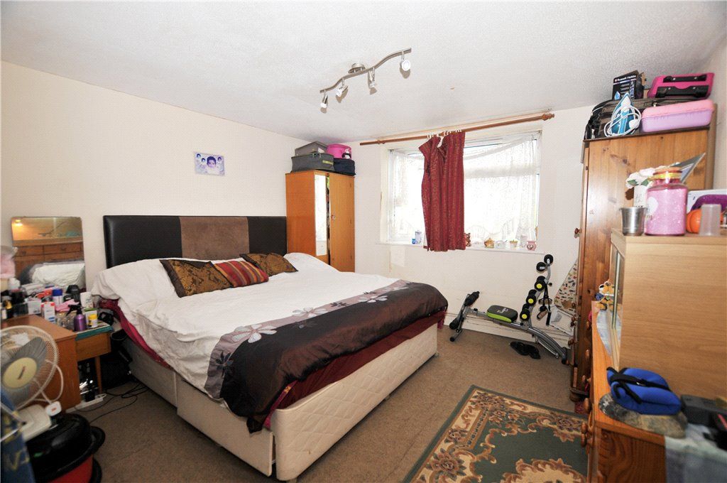 3 bed flat for sale in Conies Road, Halstead, Essex CO9, £200,000