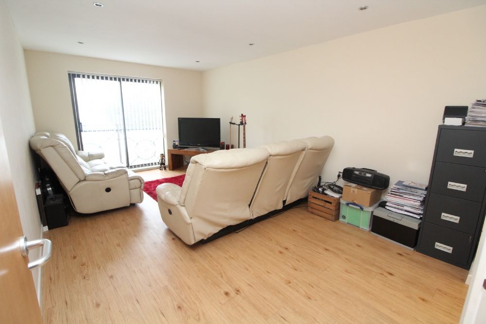 2 bed flat for sale in Tickford Street, Newport Pagnell MK16, £180,000