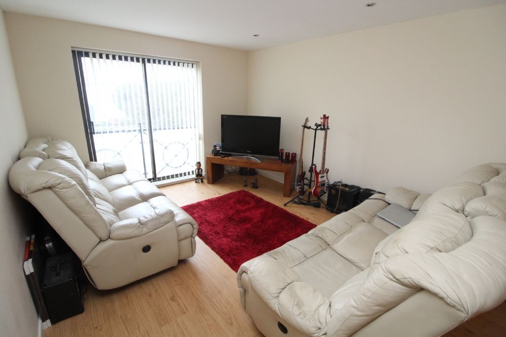 2 bed flat for sale in Tickford Street, Newport Pagnell MK16, £180,000