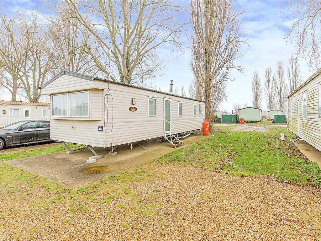 3 bed property for sale in Heron Field, Billing Aquadrome, Northampton NN3, £35,000