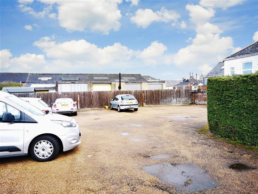 2 bed flat for sale in Union Street, Newport, Isle Of Wight PO30, £110,000