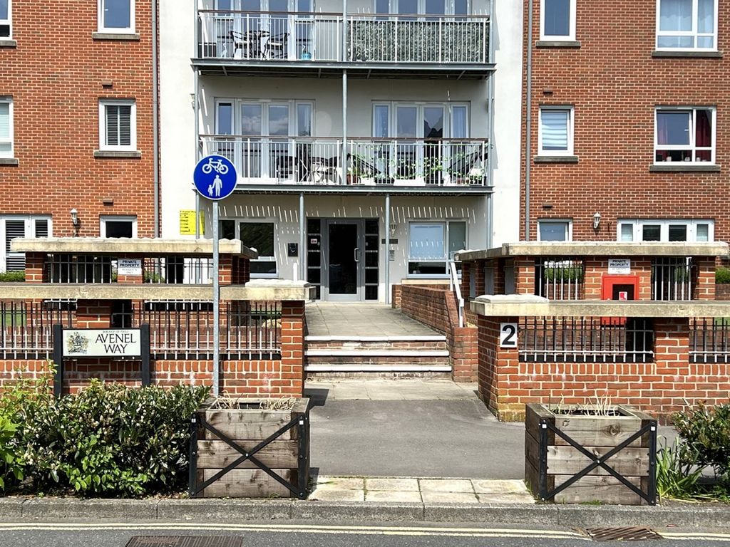 2 bed flat for sale in Avenel Way, Poole BH15, £250,000
