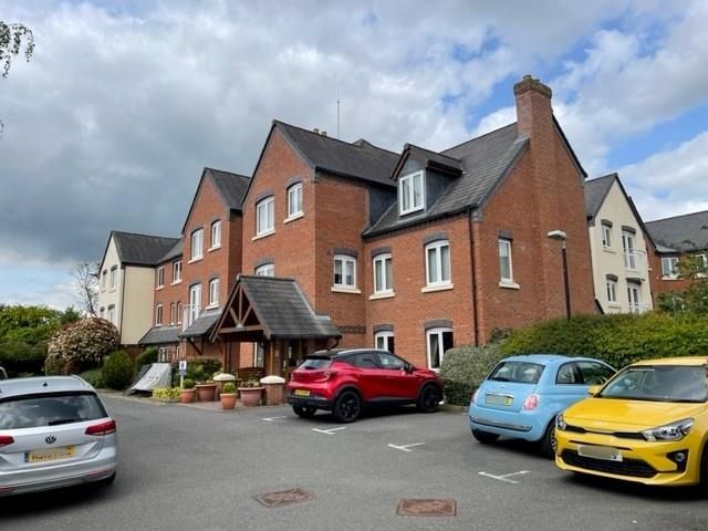2 bed flat for sale in Rosy Cross, Tamworth B79, £190,000