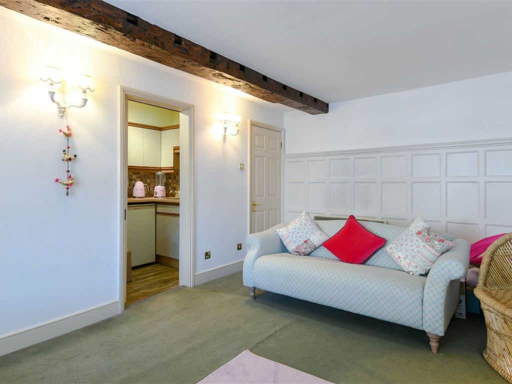1 bed flat for sale in Market Place, Tetbury GL8, £120,000