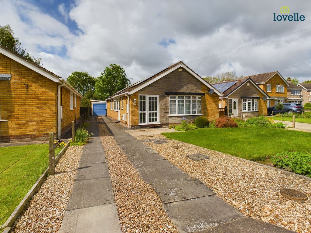 3 bed detached bungalow for sale in Rase Close, Middle Rasen LN8, £265,000