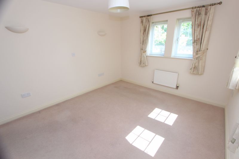 2 bed flat for sale in Llannerch Road East, Rhos On Sea, Colwyn Bay LL28, £199,950