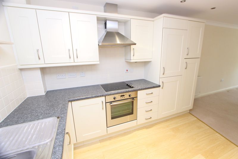 2 bed flat for sale in Llannerch Road East, Rhos On Sea, Colwyn Bay LL28, £199,950