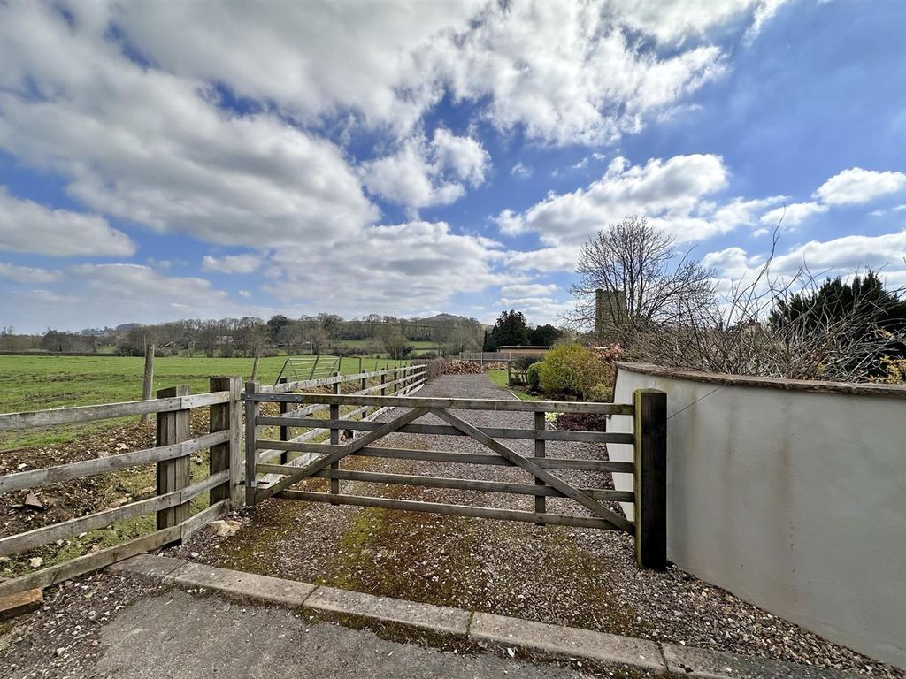 6 bed property for sale in Donyatt, Ilminster TA19, £240,000