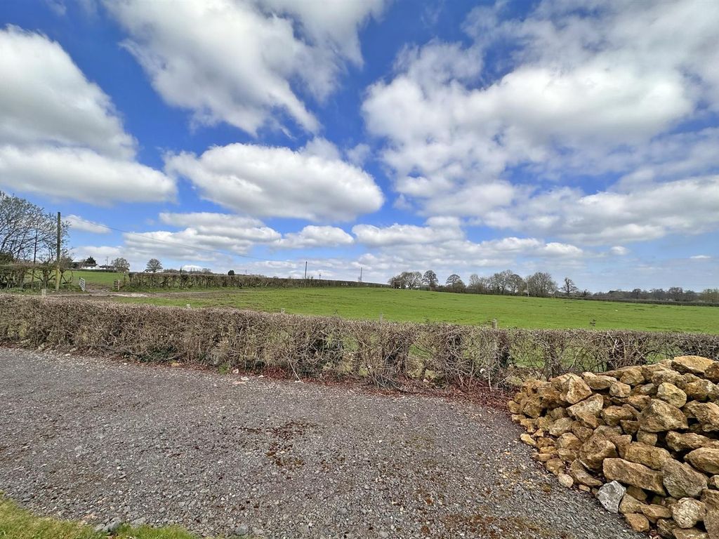 6 bed property for sale in Donyatt, Ilminster TA19, £240,000