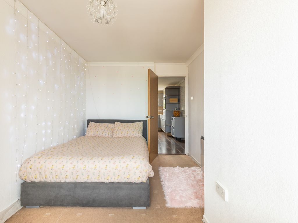 3 bed flat for sale in 36/5 Clovenstone Drive, Edinburgh EH14, £165,000