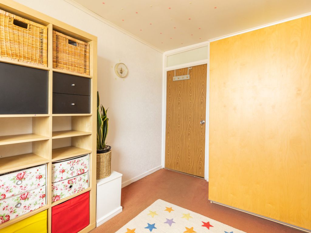 3 bed flat for sale in 36/5 Clovenstone Drive, Edinburgh EH14, £165,000