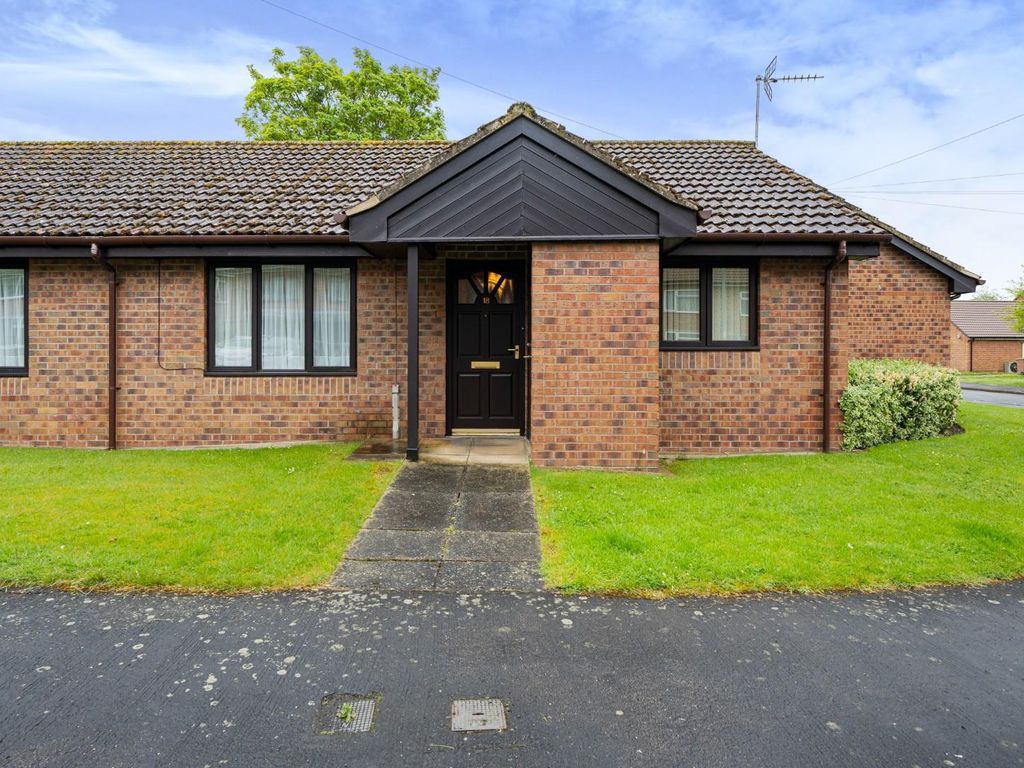 2 bed bungalow for sale in Vicarage Close, Bubwith, Selby YO8, £37,500