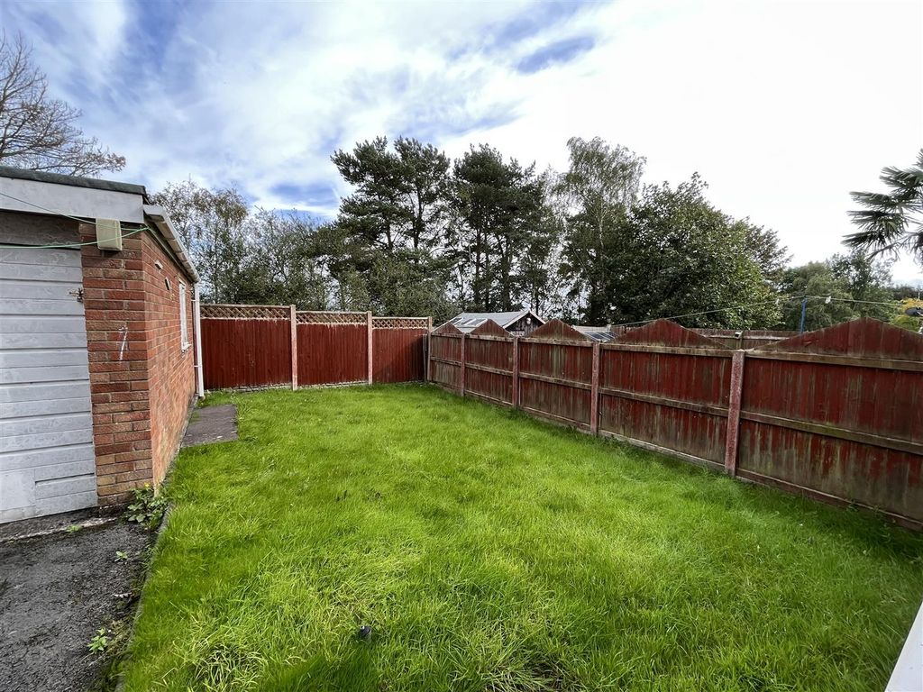 3 bed detached house for sale in Bridgnorth Grove, Chesterton, Newcastle-Under-Lyme ST5, £185,000