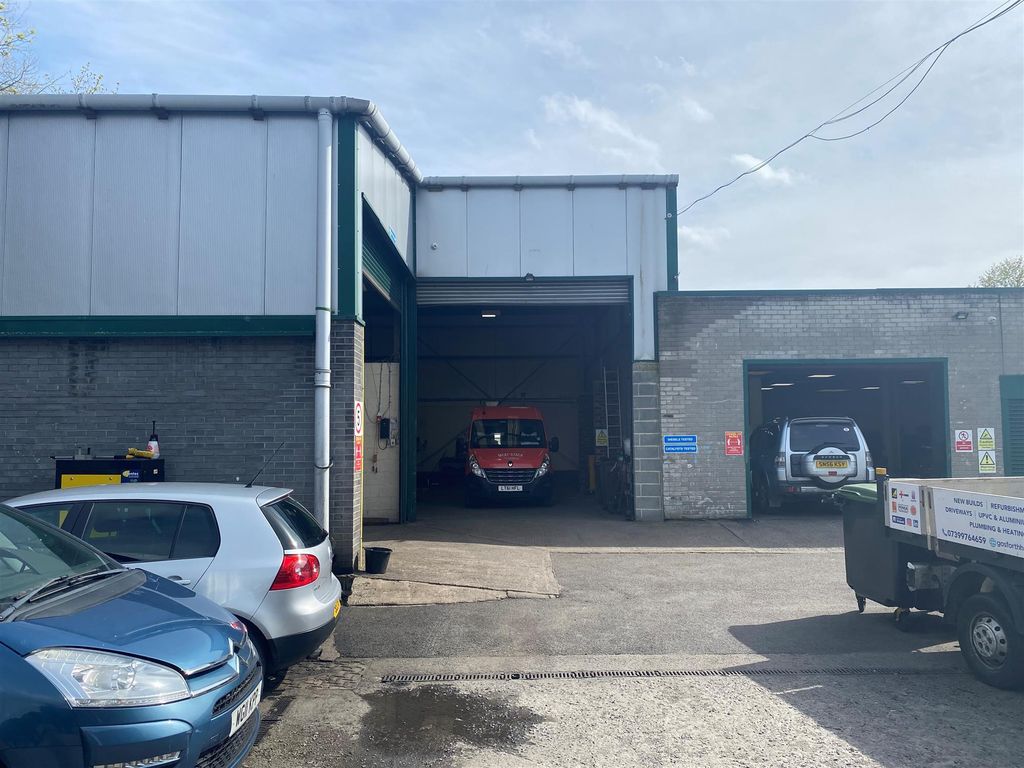 Parking/garage for sale in Saltmeadows Road, Gateshead NE8, £695,000