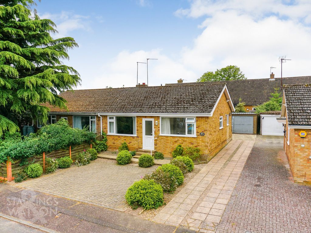 3 bed semi-detached bungalow for sale in Braydeston Crescent, Brundall, Norwich NR13, £260,000