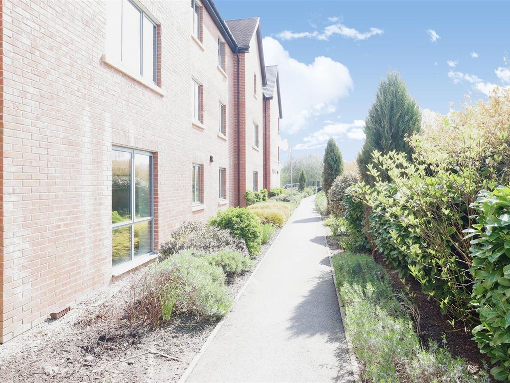 1 bed flat for sale in Jebb Court, Dairy Grove, Ellesmere SY12, £150,000