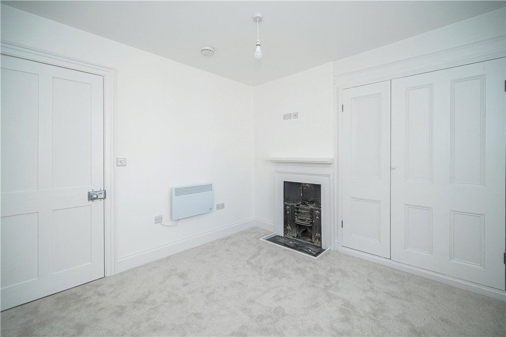 2 bed flat for sale in Boroughgate, Otley, West Yorkshire LS21, £190,000