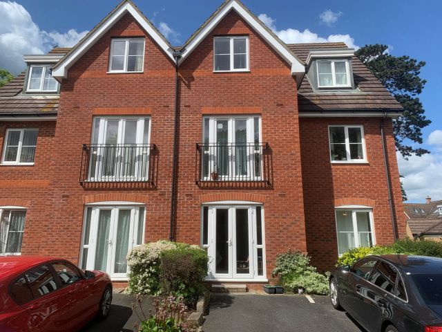 2 bed flat for sale in Daneholme Close, Daventry, Northamptonshire NN11, £150,000