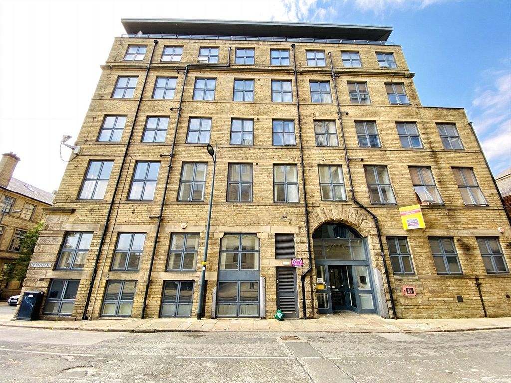 2 bed flat for sale in Acton House, Scoresby Street, Bradford, West Yorkshire BD1, £55,000