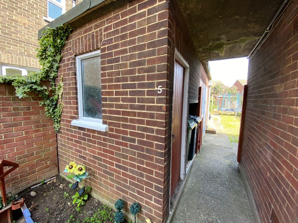 1 bed maisonette for sale in Hall Road, Dartford DA1, £205,000