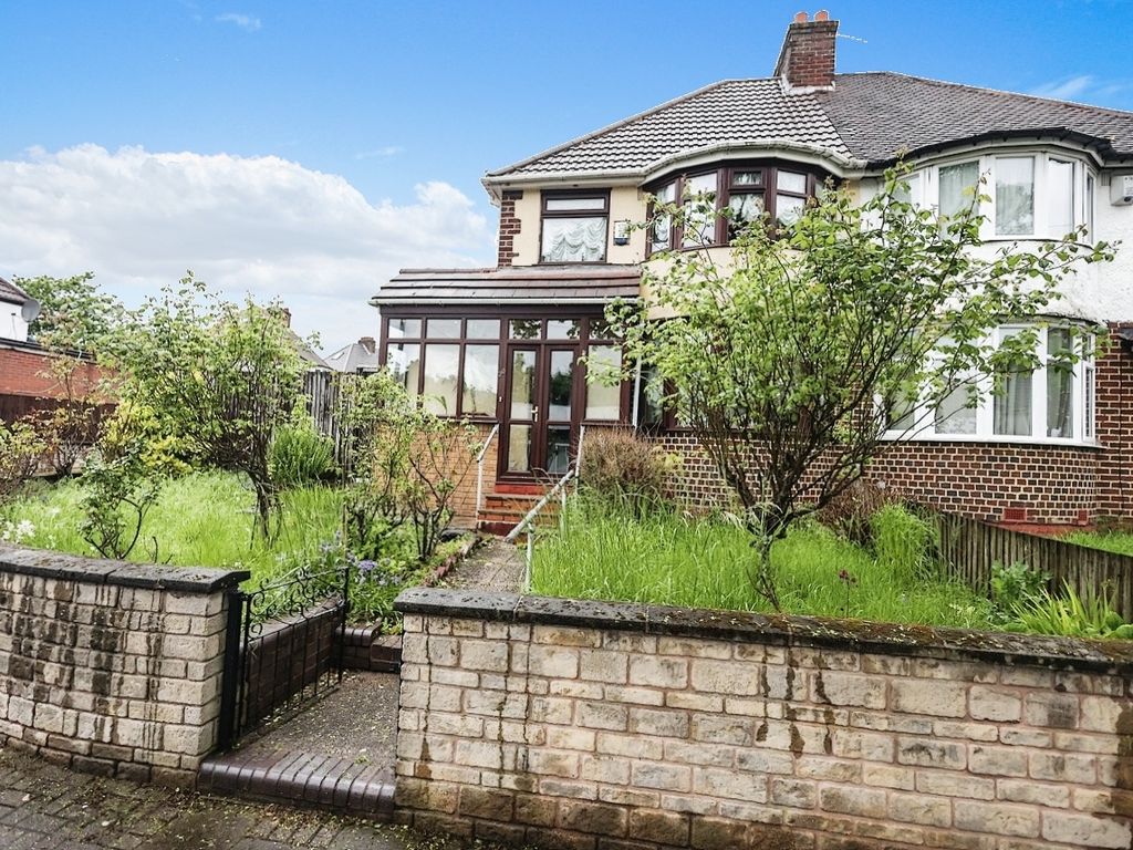 3 bed semi-detached house for sale in Reynolds Road, Birmingham B21, £240,000