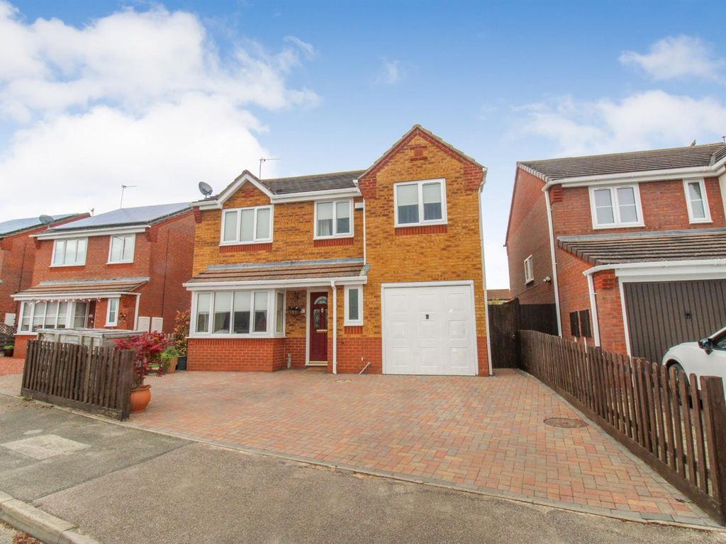 5 bed detached house for sale in Garston Road, Great Oakley, Corby NN18, £330,000