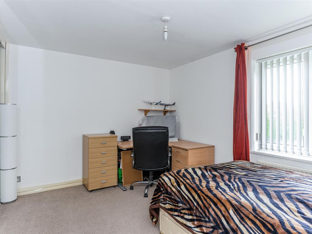 1 bed flat for sale in The Pastures, Downley, High Wycombe (No Chain) HP13, £175,000