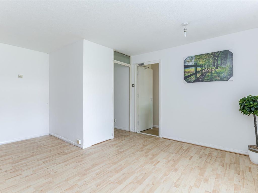 1 bed flat for sale in The Pastures, Downley, High Wycombe (No Chain) HP13, £175,000