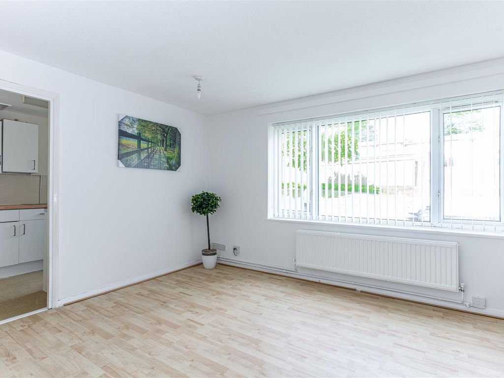 1 bed flat for sale in The Pastures, Downley, High Wycombe (No Chain) HP13, £175,000