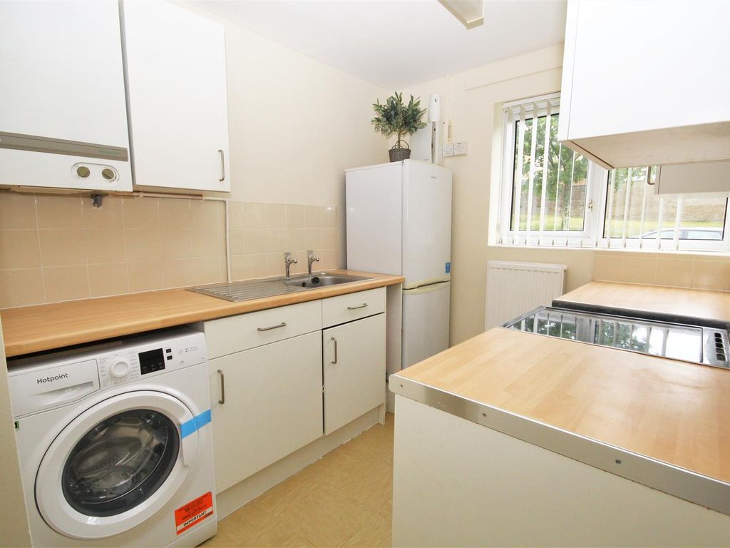 1 bed flat for sale in The Pastures, Downley, High Wycombe (No Chain) HP13, £175,000