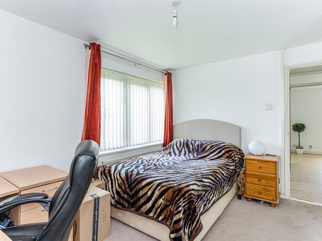 1 bed flat for sale in The Pastures, Downley, High Wycombe (No Chain) HP13, £175,000