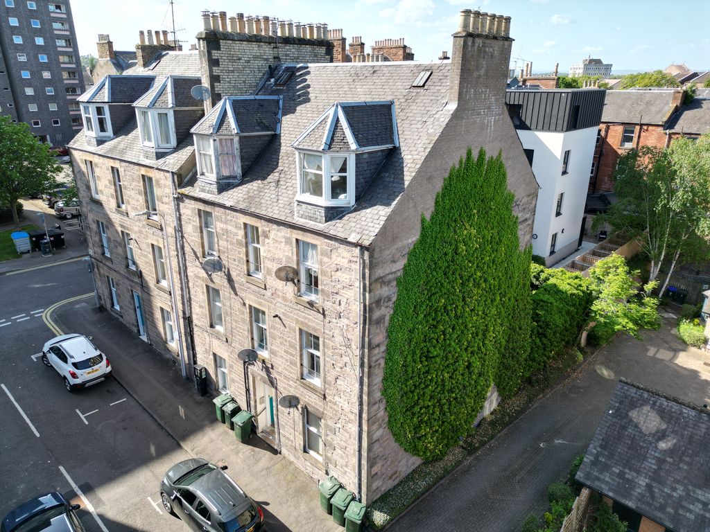 2 bed flat for sale in Market Street, Perth PH1, £110,000