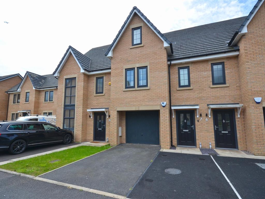 3 bed town house for sale in Steeple View Close, Hyde SK14, £270,000